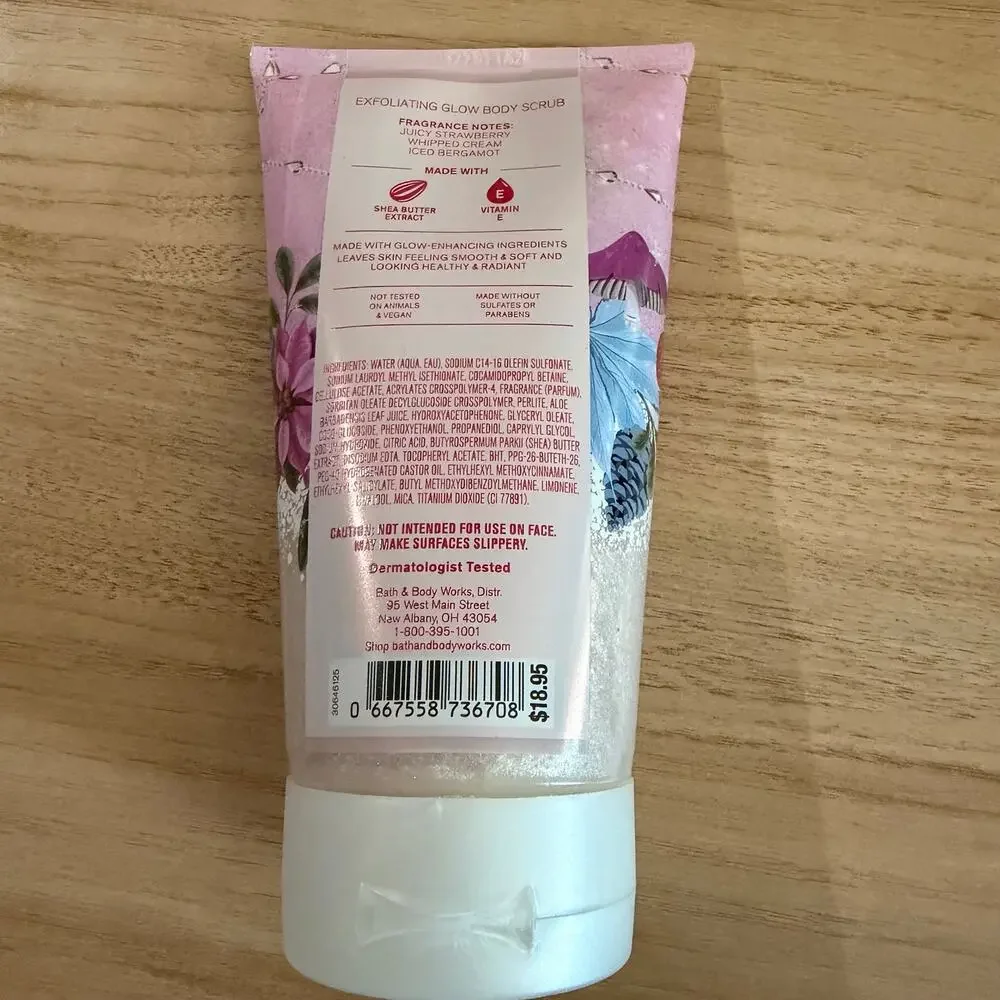 Bath & Body Works Strawberry Snowflakes Exfoliating Body Scrub 8 oz NEW